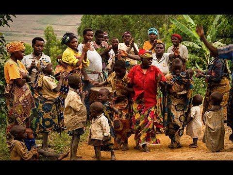 Una milenaria tribu africana experimenta el mover de Dios en medio la jungla de Uganda.